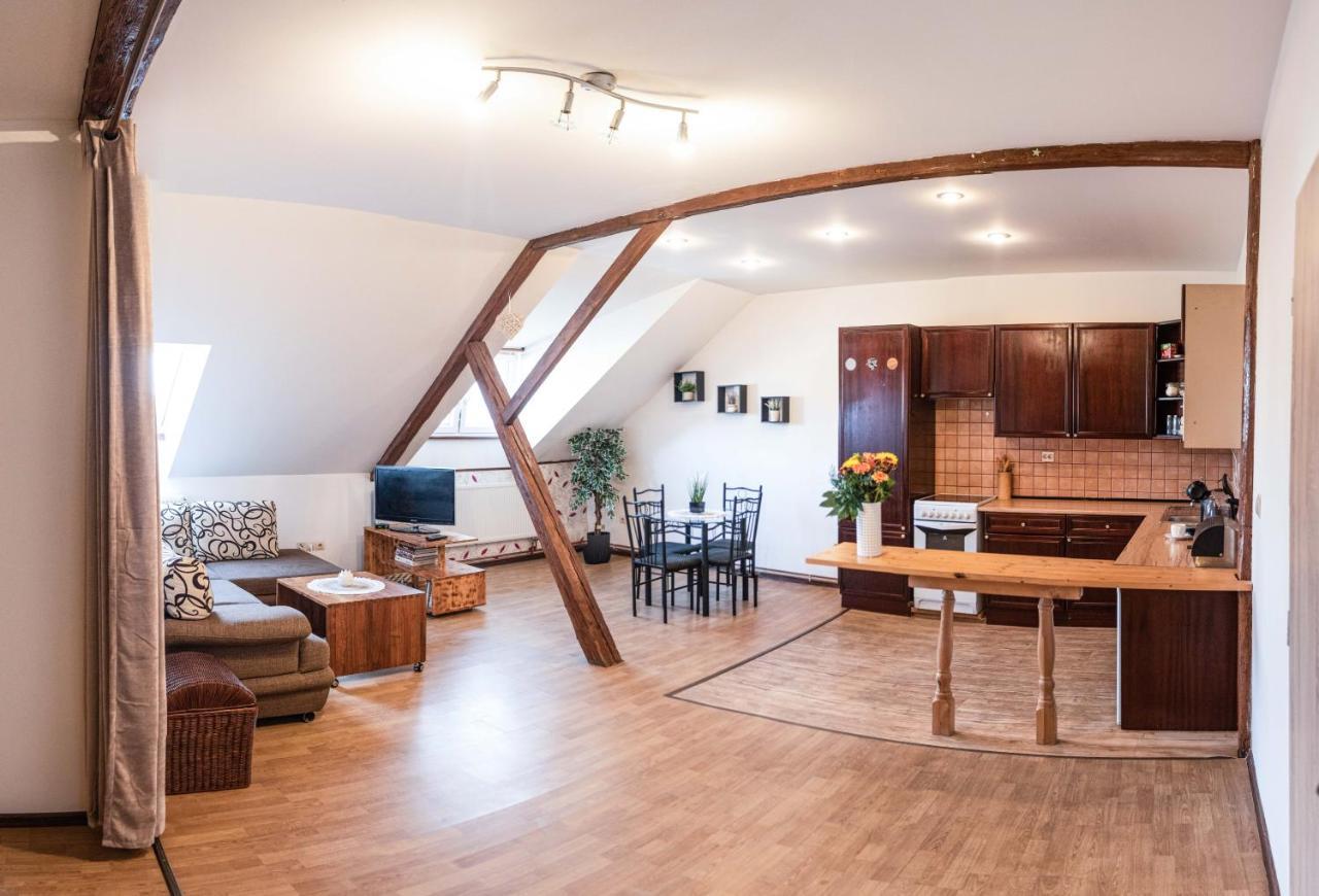 Podkrovni Apartman S Vyhledem Na Namesti Lomnice nad Lužnicí Extérieur photo