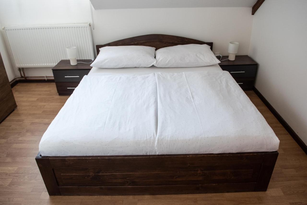 Podkrovni Apartman S Vyhledem Na Namesti Lomnice nad Lužnicí Extérieur photo